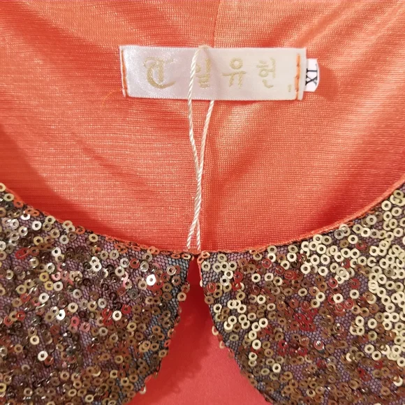 Cute top, Sz L/XL , cuffed sleeve, 3/4 sleeve, flowy, sequin peter pan collar - Picture 4 of 7